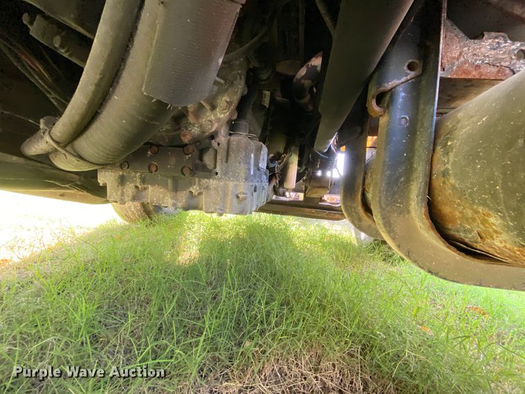 image for item HE9875 2006 International 7400  spreader truck