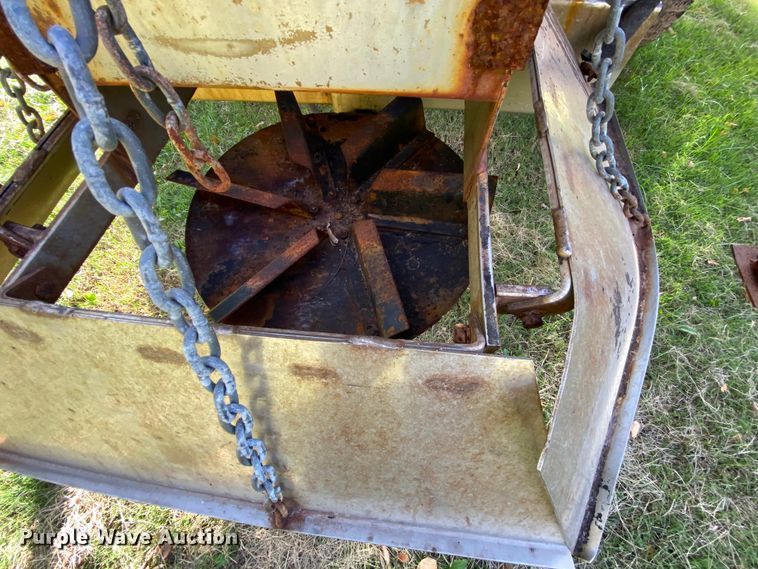 image for item HE9875 2006 International 7400  spreader truck