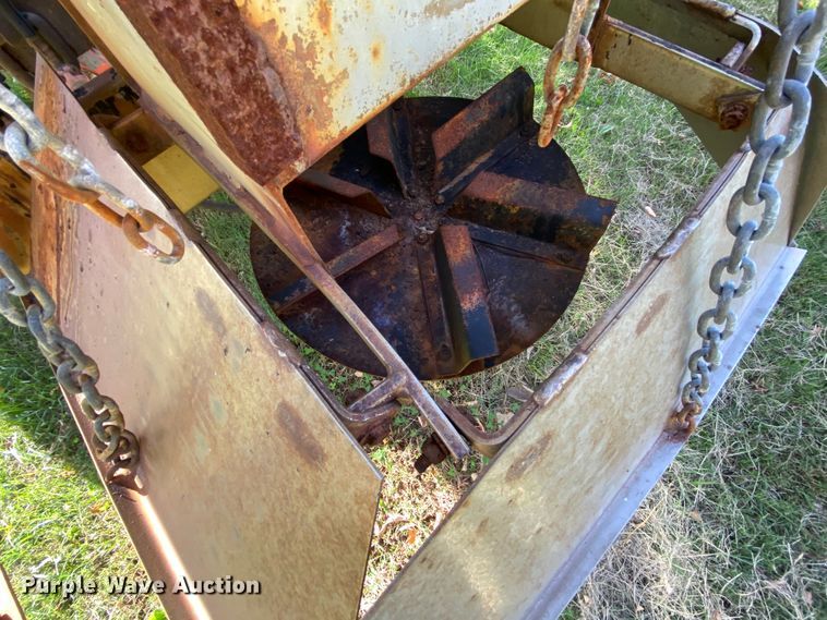 image for item HE9875 2006 International 7400  spreader truck