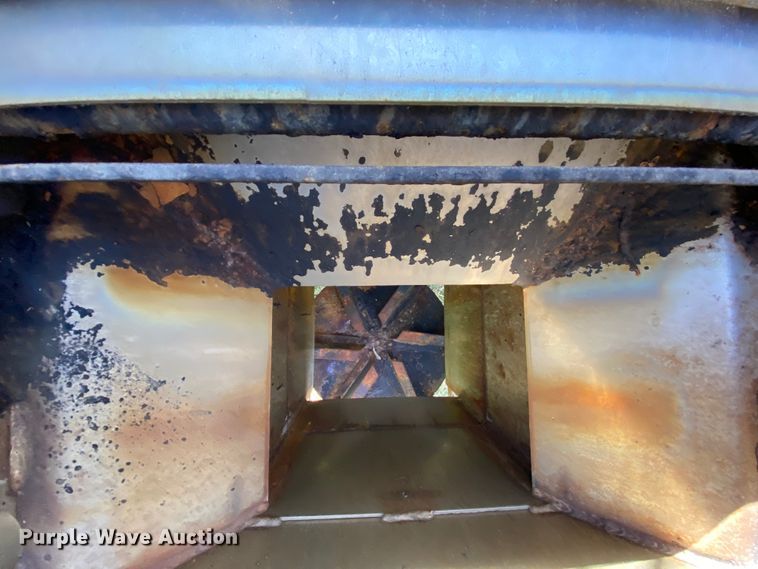 image for item HE9875 2006 International 7400  spreader truck