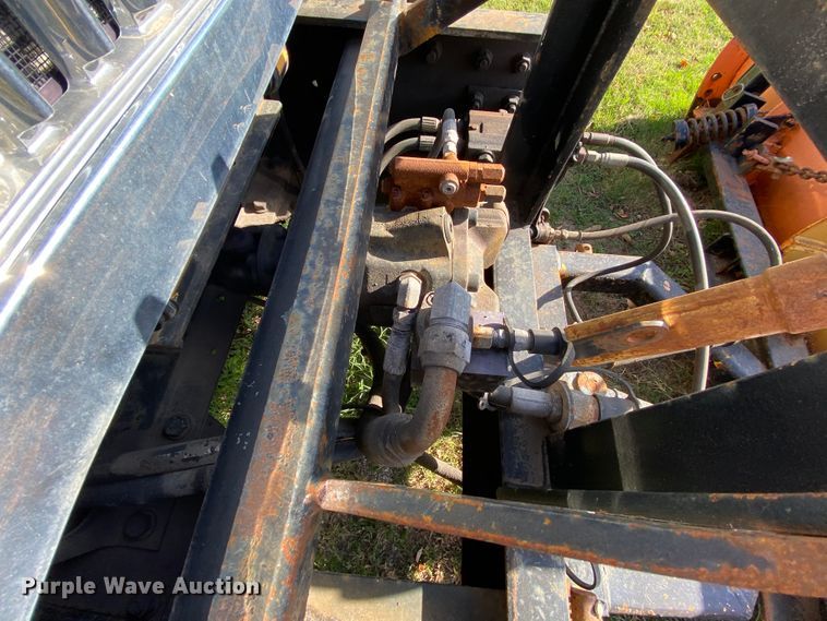 image for item HE9875 2006 International 7400  spreader truck