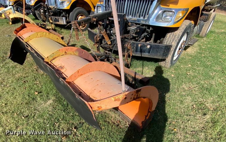 image for item HE9875 2006 International 7400  spreader truck