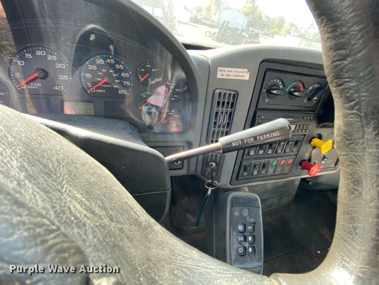 image for item HE9876 2006 International 7400  spreader truck