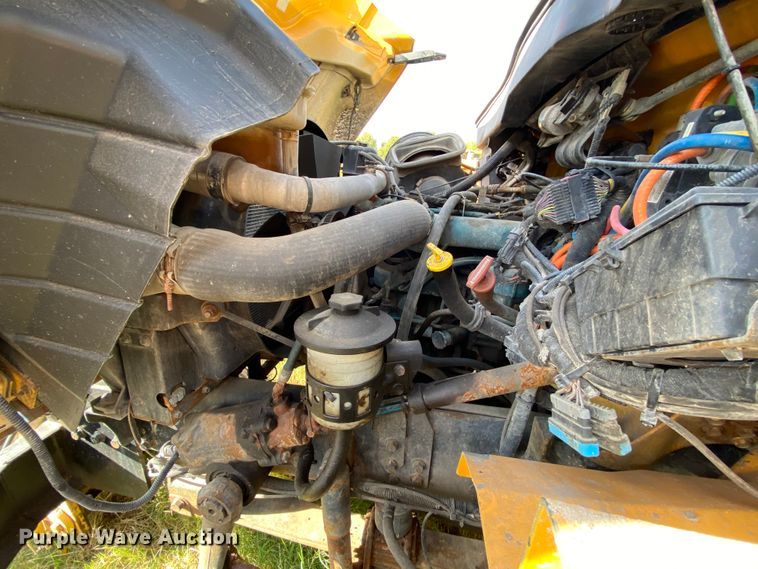 image for item HE9876 2006 International 7400  spreader truck