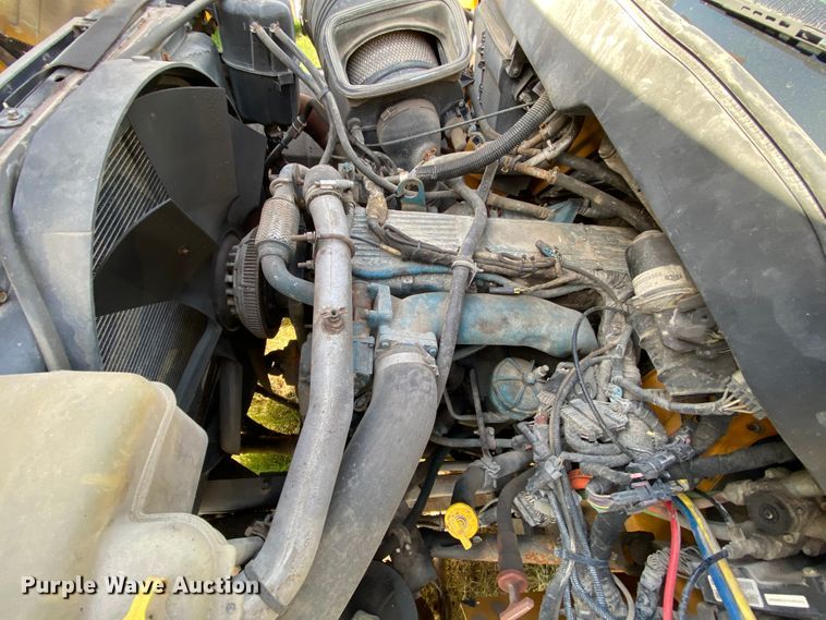 image for item HE9876 2006 International 7400  spreader truck