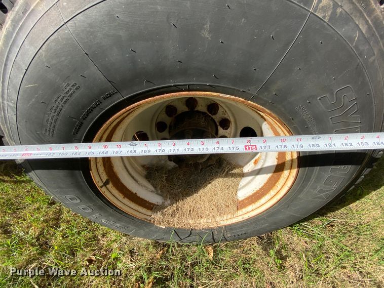 image for item HE9876 2006 International 7400  spreader truck