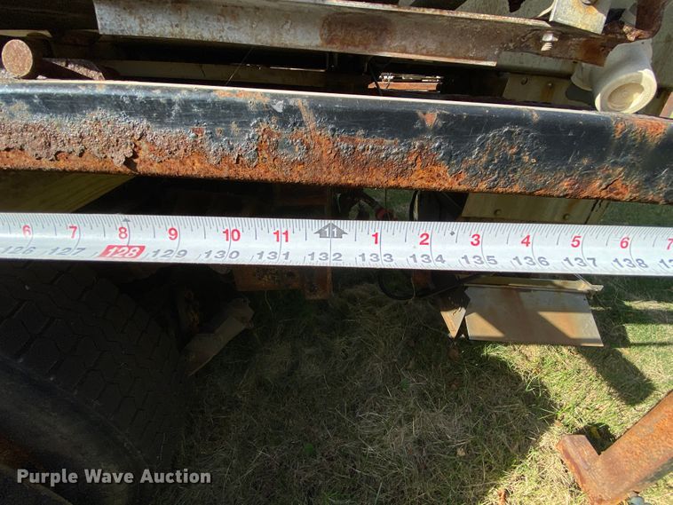 image for item HE9876 2006 International 7400  spreader truck