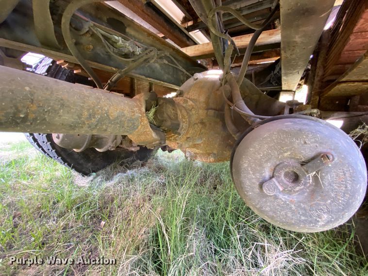 image for item HE9876 2006 International 7400  spreader truck