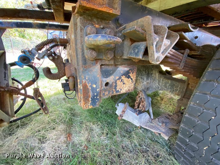 image for item HE9876 2006 International 7400  spreader truck