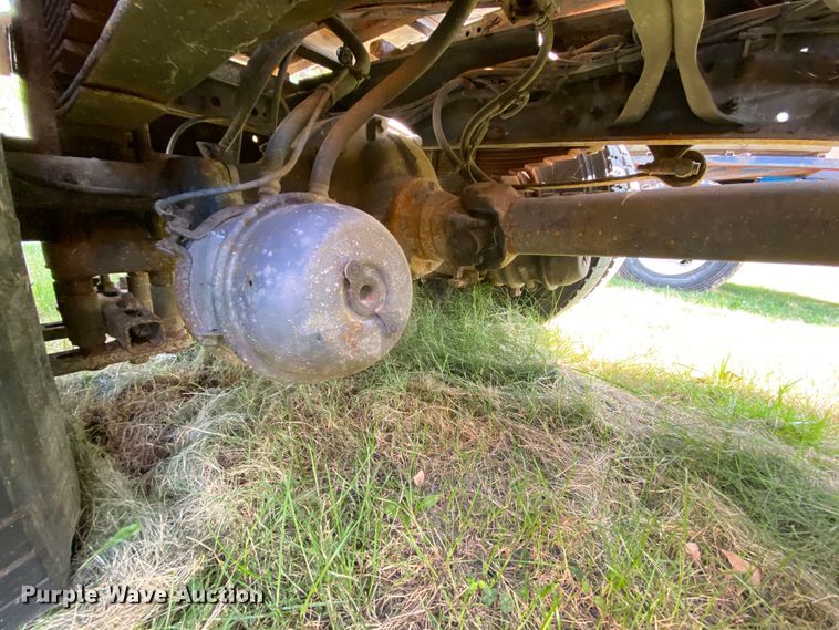 image for item HE9876 2006 International 7400  spreader truck