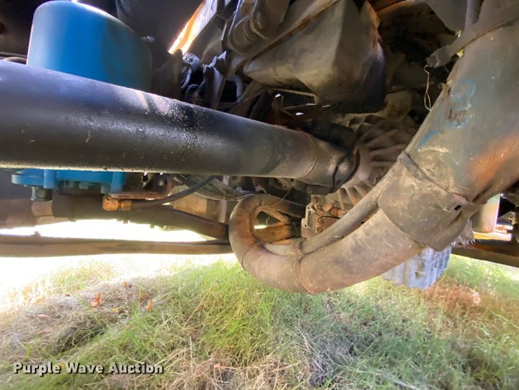 image for item HE9876 2006 International 7400  spreader truck