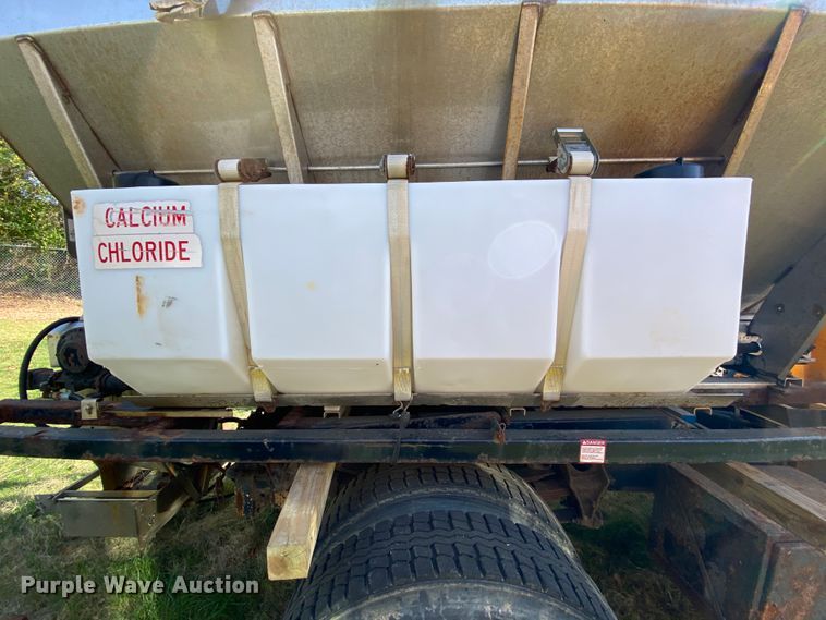 image for item HE9876 2006 International 7400  spreader truck