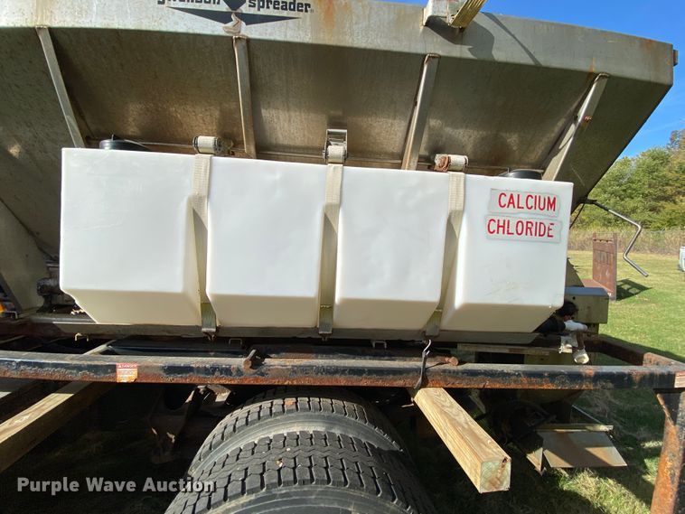 image for item HE9876 2006 International 7400  spreader truck