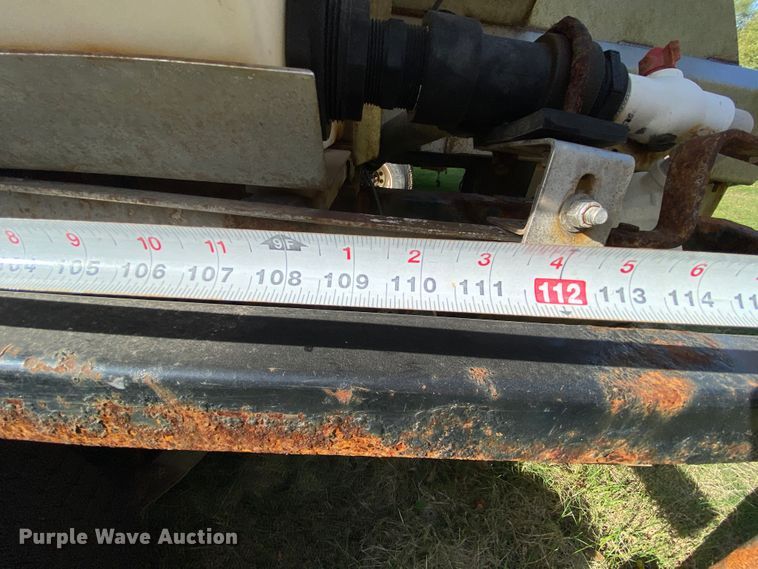 image for item HE9876 2006 International 7400  spreader truck