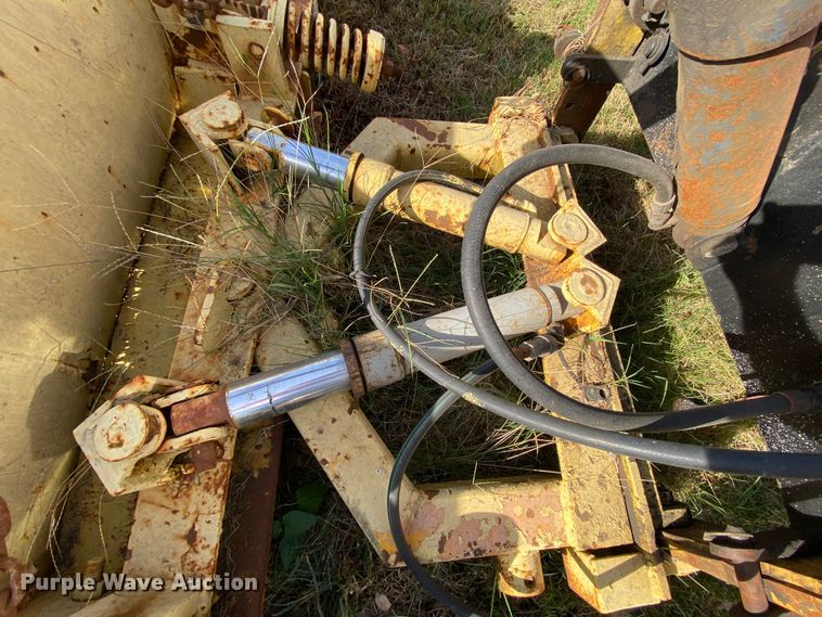 image for item HE9876 2006 International 7400  spreader truck