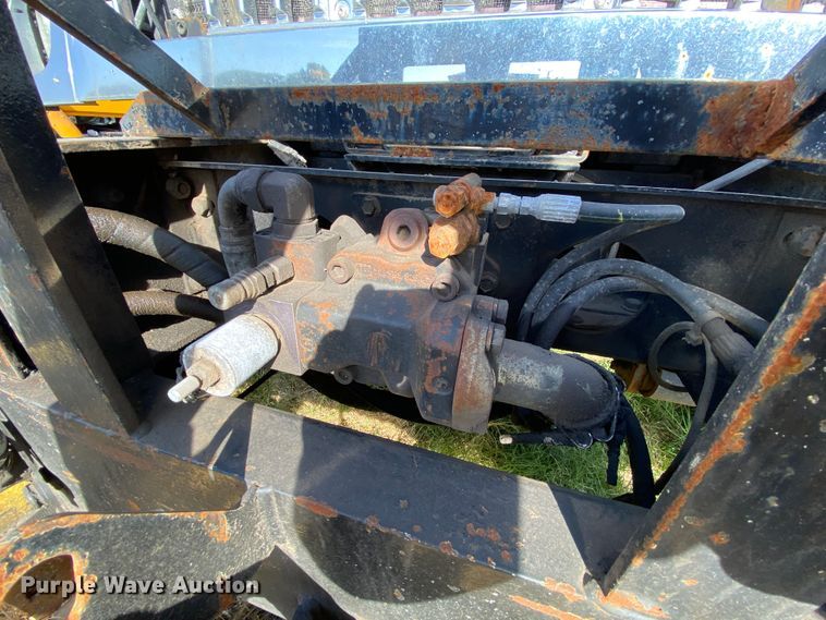 image for item HE9876 2006 International 7400  spreader truck