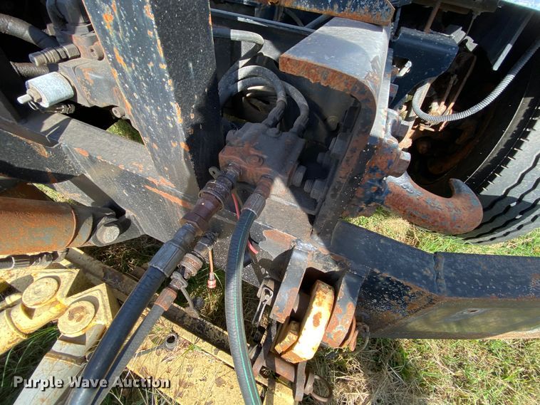 image for item HE9876 2006 International 7400  spreader truck