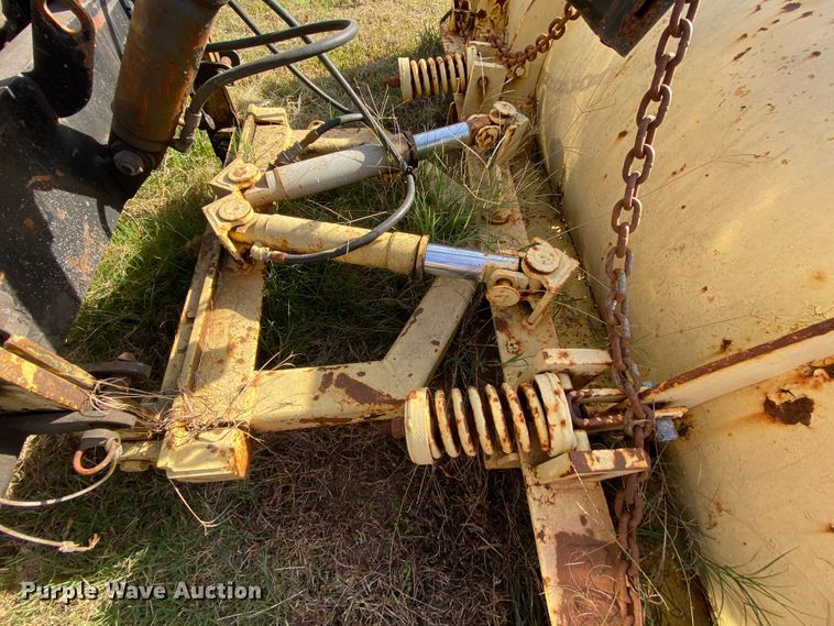 image for item HE9876 2006 International 7400  spreader truck