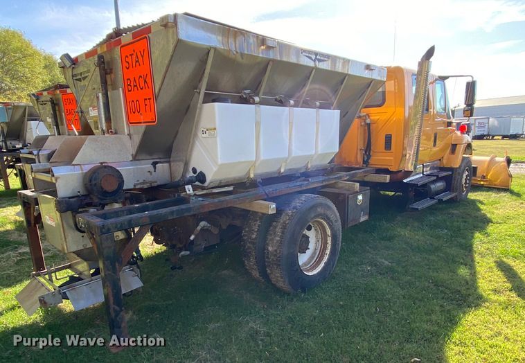 image for item HE9877 2006 International 7400  Crew Cab spreader truck