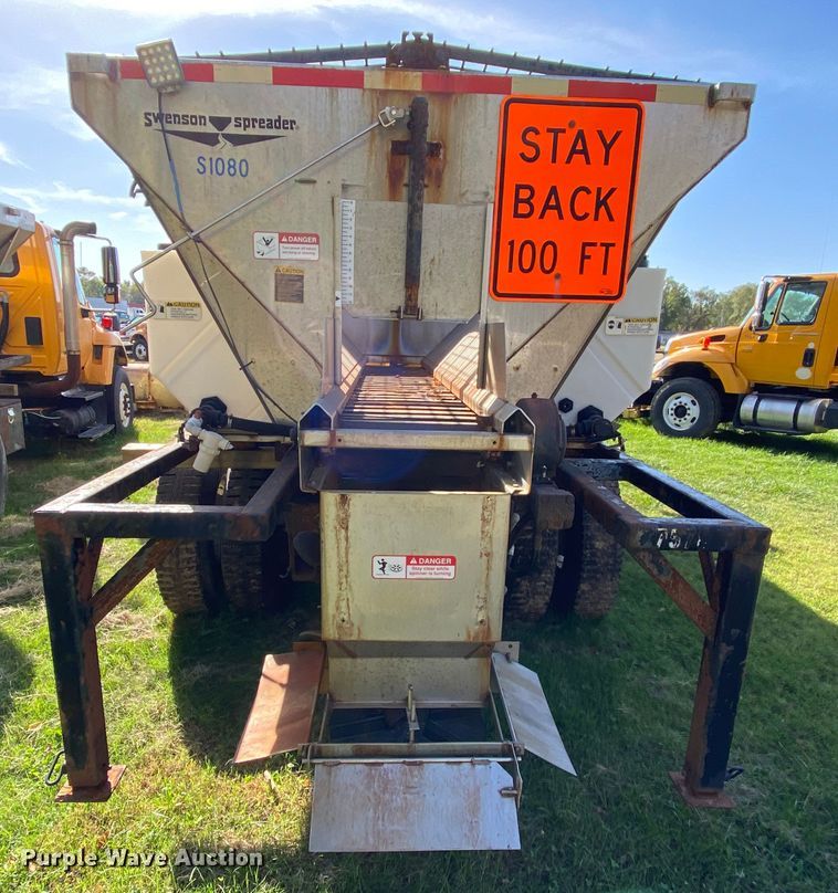 image for item HE9877 2006 International 7400  Crew Cab spreader truck