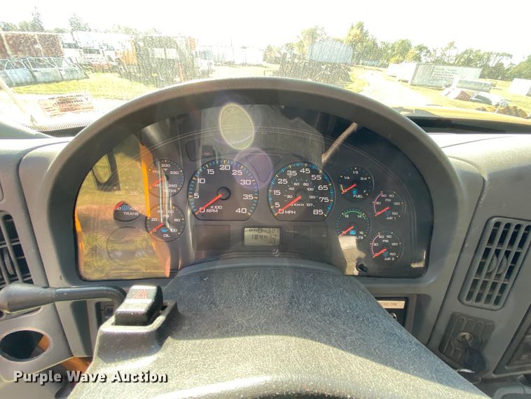 image for item HE9877 2006 International 7400  Crew Cab spreader truck