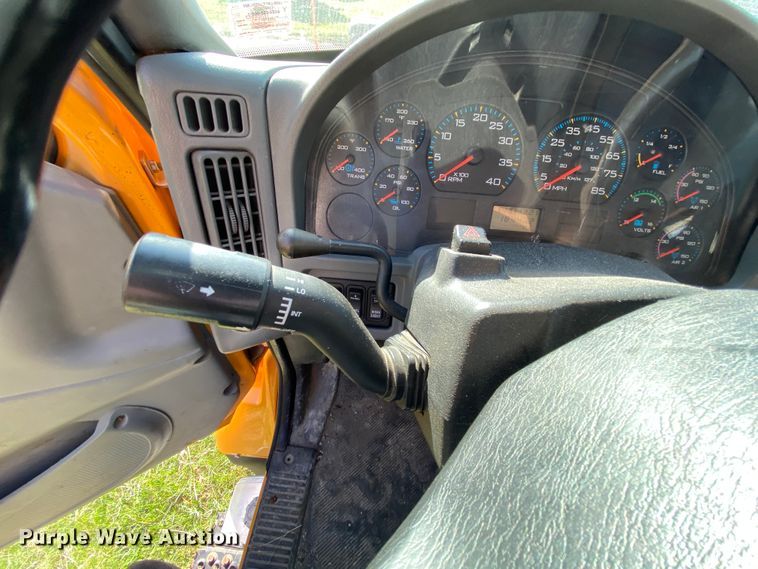 image for item HE9877 2006 International 7400  Crew Cab spreader truck