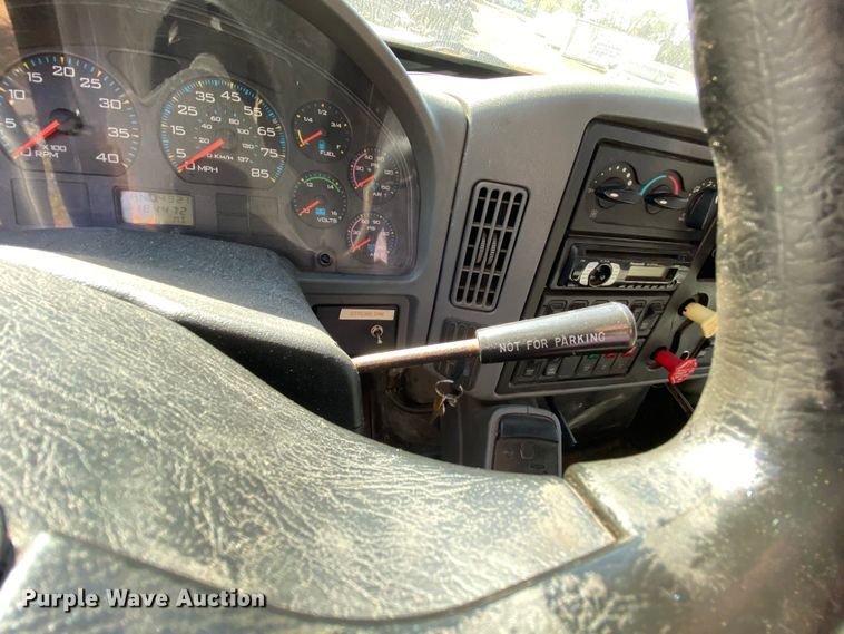 image for item HE9877 2006 International 7400  Crew Cab spreader truck