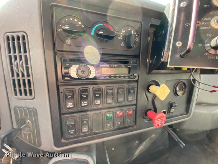 image for item HE9877 2006 International 7400  Crew Cab spreader truck