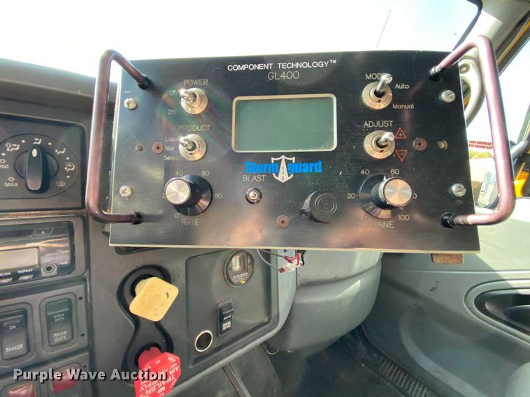 image for item HE9877 2006 International 7400  Crew Cab spreader truck