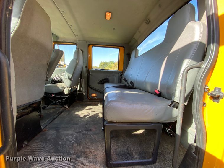 image for item HE9877 2006 International 7400  Crew Cab spreader truck