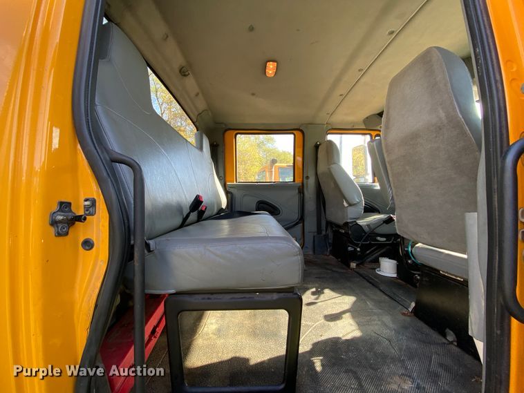 image for item HE9877 2006 International 7400  Crew Cab spreader truck