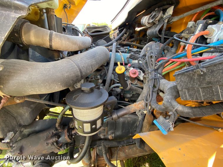 image for item HE9877 2006 International 7400  Crew Cab spreader truck