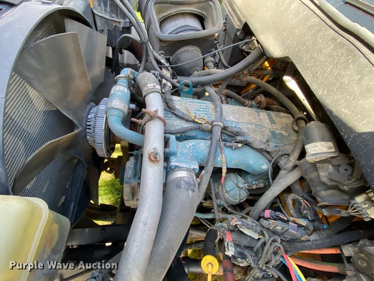 image for item HE9877 2006 International 7400  Crew Cab spreader truck