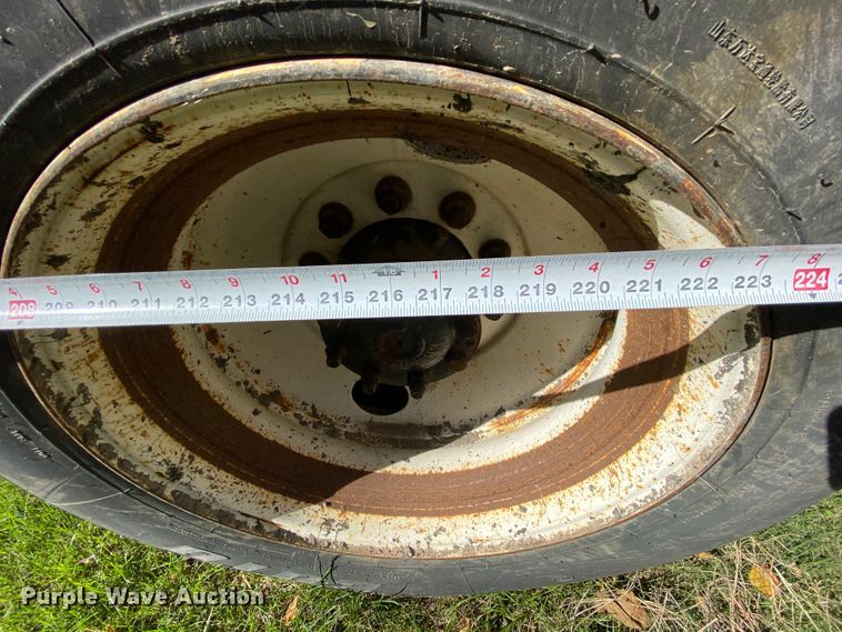 image for item HE9877 2006 International 7400  Crew Cab spreader truck