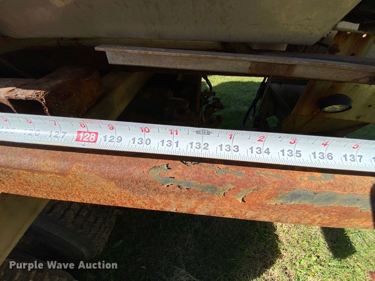 image for item HE9877 2006 International 7400  Crew Cab spreader truck