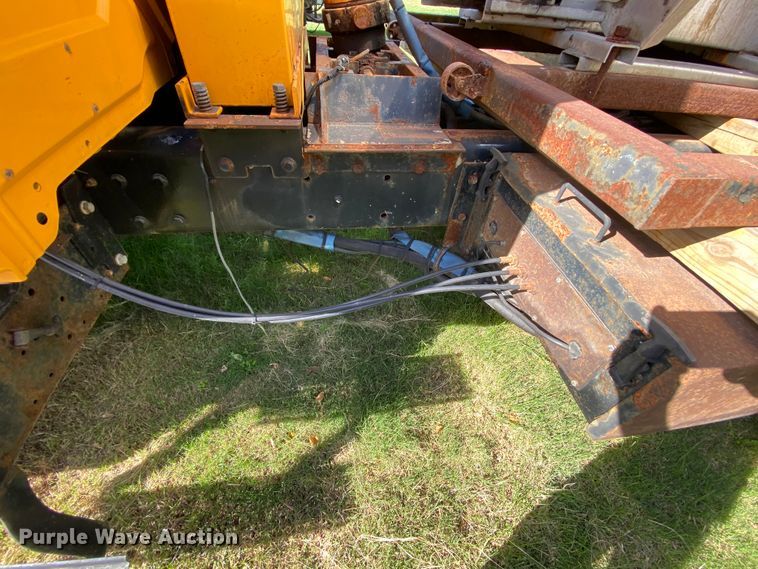 image for item HE9877 2006 International 7400  Crew Cab spreader truck