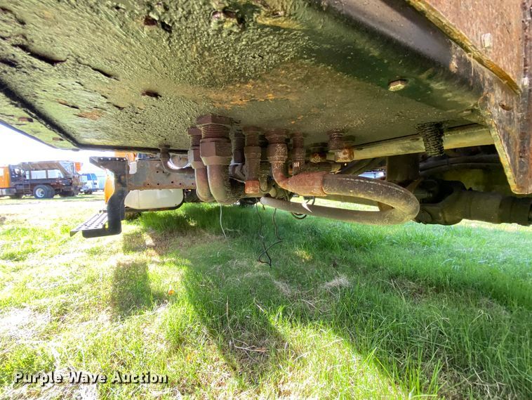 image for item HE9877 2006 International 7400  Crew Cab spreader truck