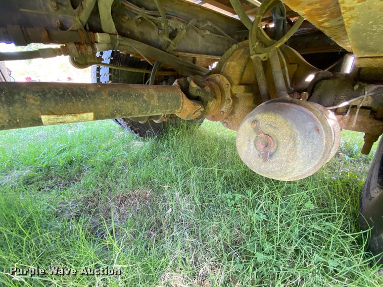 image for item HE9877 2006 International 7400  Crew Cab spreader truck