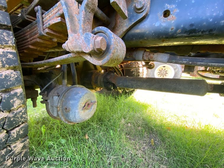 image for item HE9877 2006 International 7400  Crew Cab spreader truck