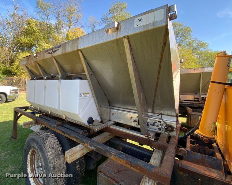 image for item HE9877 2006 International 7400  Crew Cab spreader truck