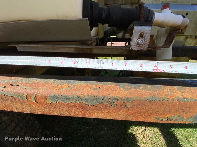 image for item HE9877 2006 International 7400  Crew Cab spreader truck