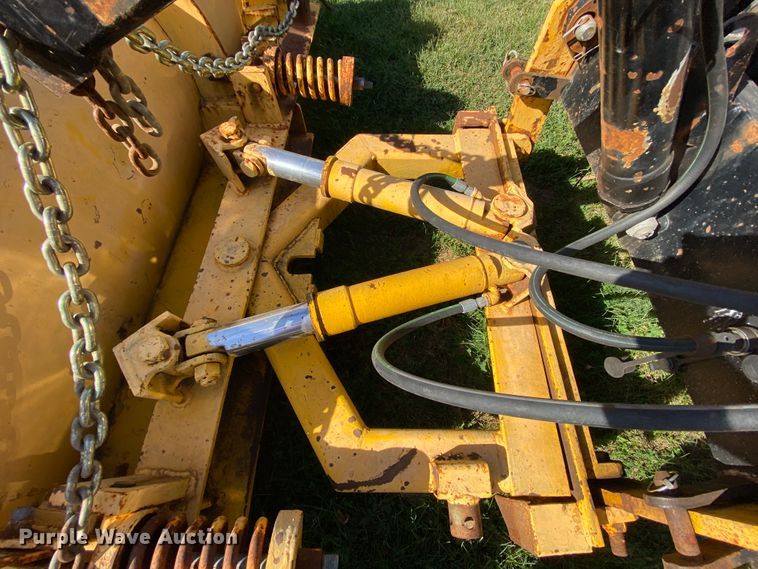 image for item HE9877 2006 International 7400  Crew Cab spreader truck