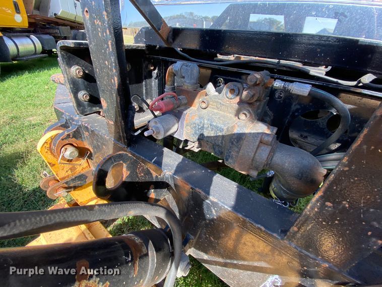 image for item HE9877 2006 International 7400  Crew Cab spreader truck