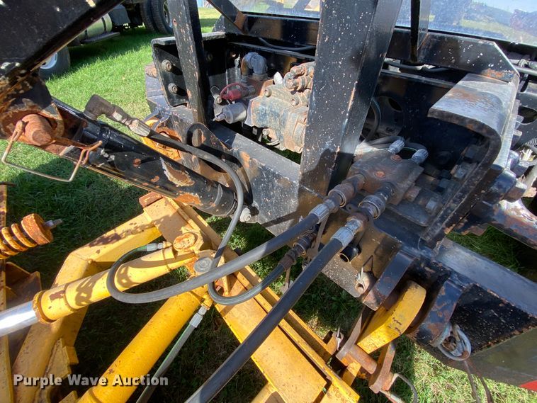 image for item HE9877 2006 International 7400  Crew Cab spreader truck