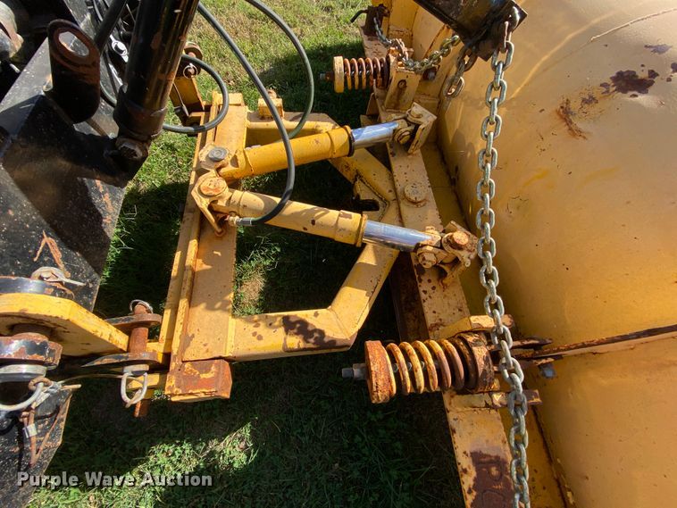 image for item HE9877 2006 International 7400  Crew Cab spreader truck