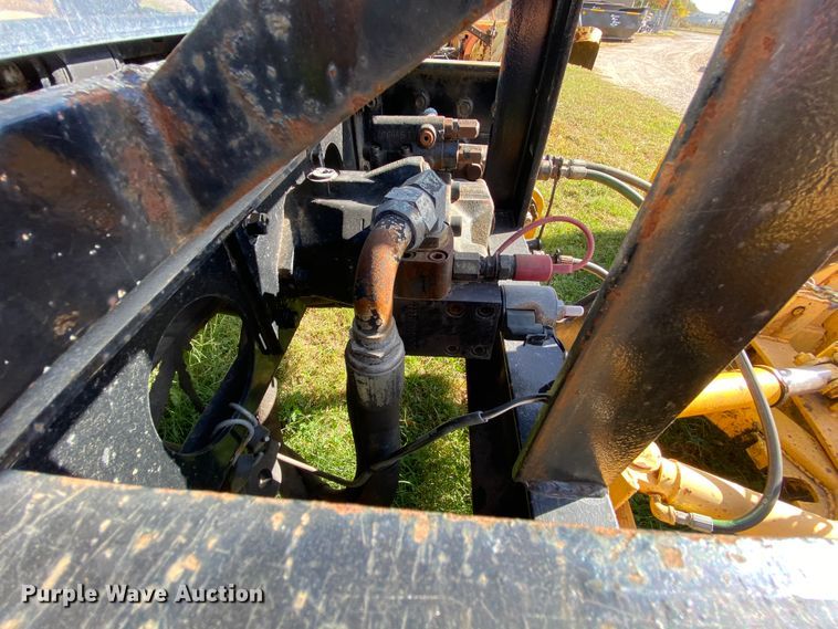 image for item HE9877 2006 International 7400  Crew Cab spreader truck