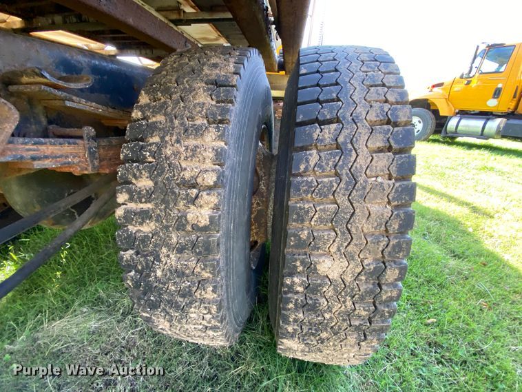 image for item HE9877 2006 International 7400  Crew Cab spreader truck