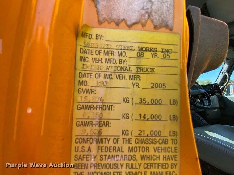 image for item HE9877 2006 International 7400  Crew Cab spreader truck