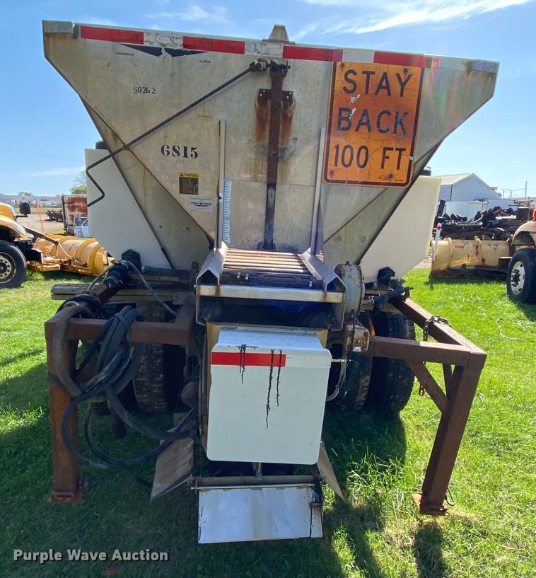 image for item HE9878 2006 International 7400  spreader truck