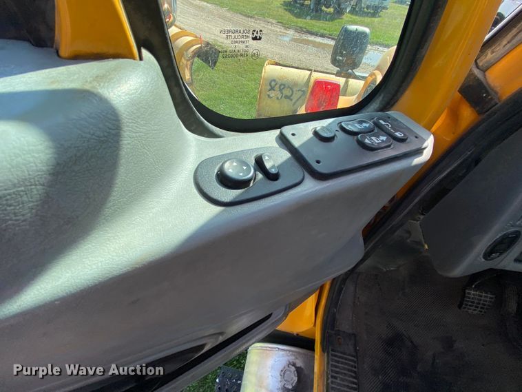 image for item HE9878 2006 International 7400  spreader truck